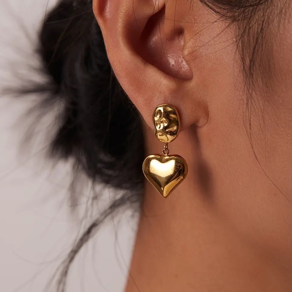 ◾️18k Gold Plated Heart Drop Earrings - Picture 7 of 14